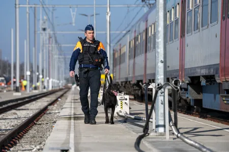 Veiligheid op het spoor - Sécurité sur la voie - Sicherheit auf den Gleisen